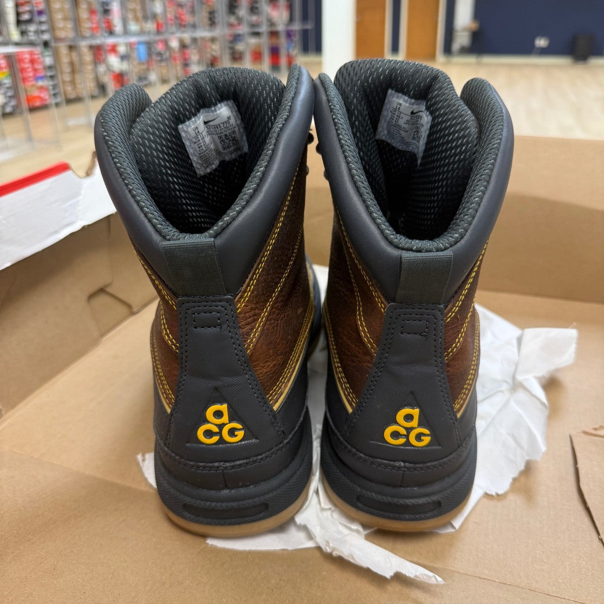 Nike ACG Woodside II Dark Gold Leaf - Image 5