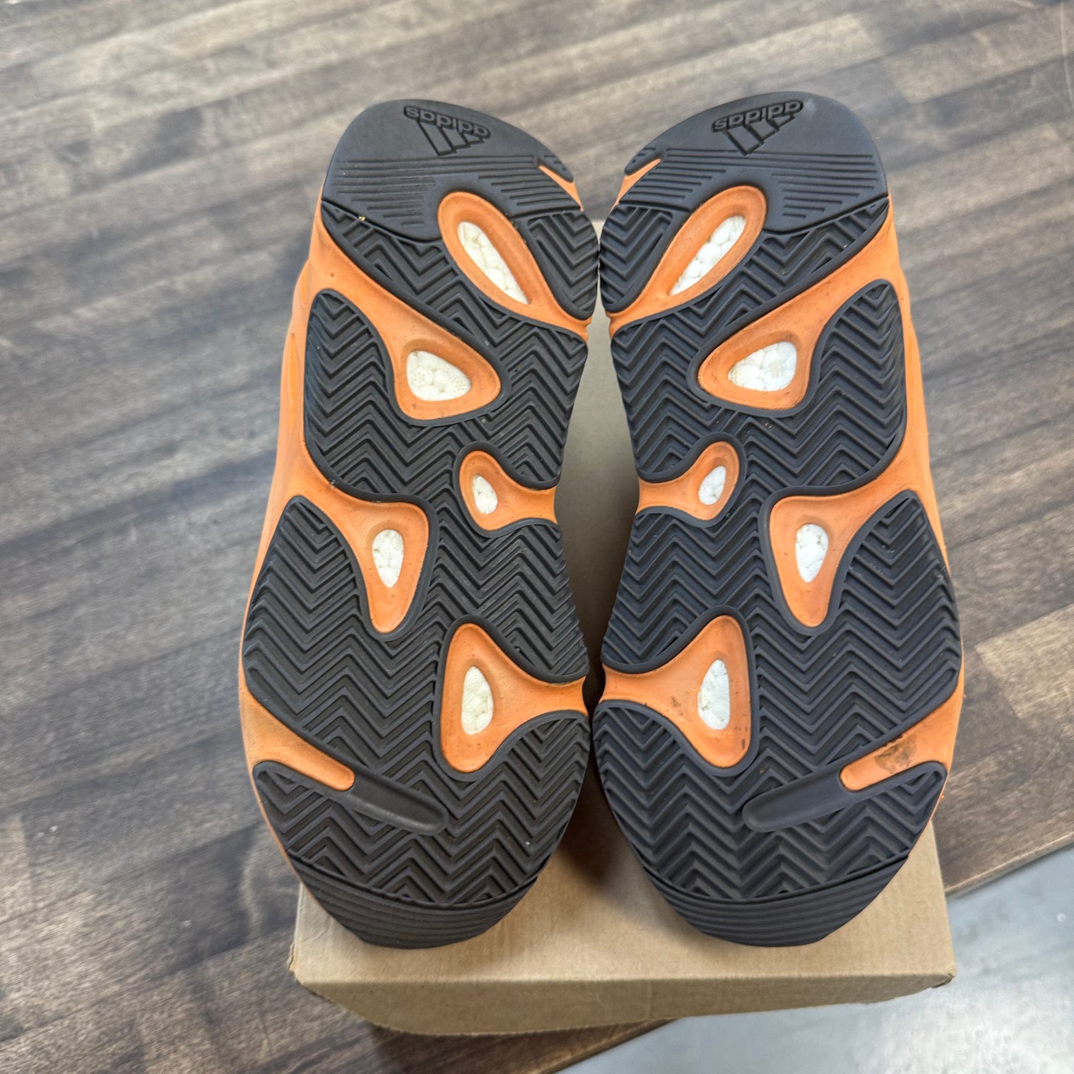Suns Yeezy 700 (USED,No Box)