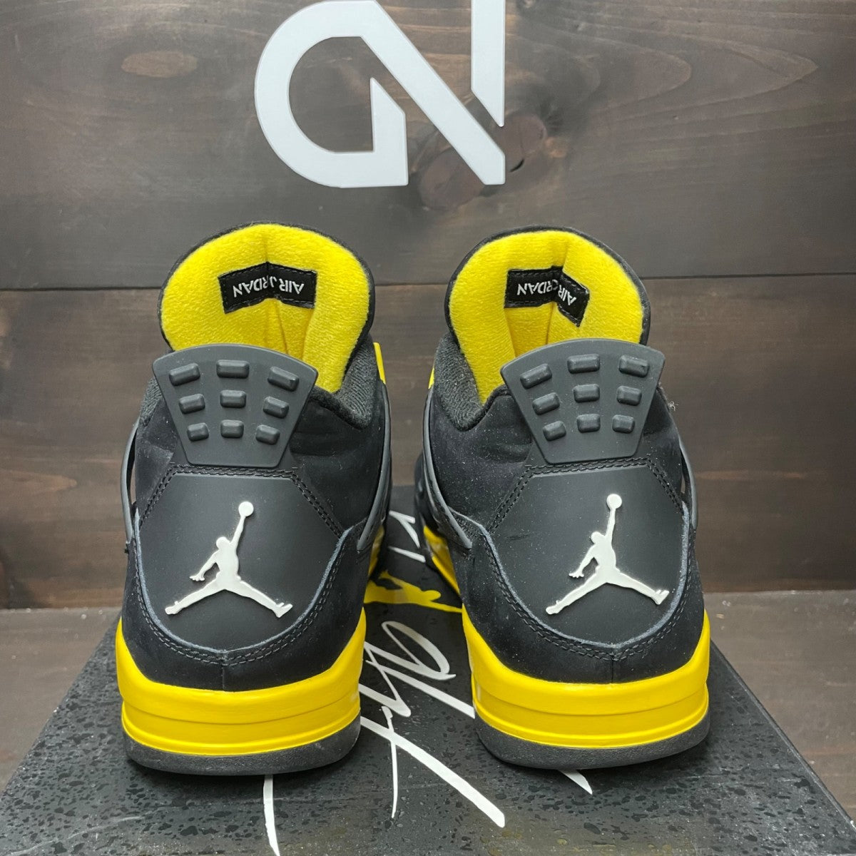 Jordan 4 Retro Thunder (2023) - Image 3