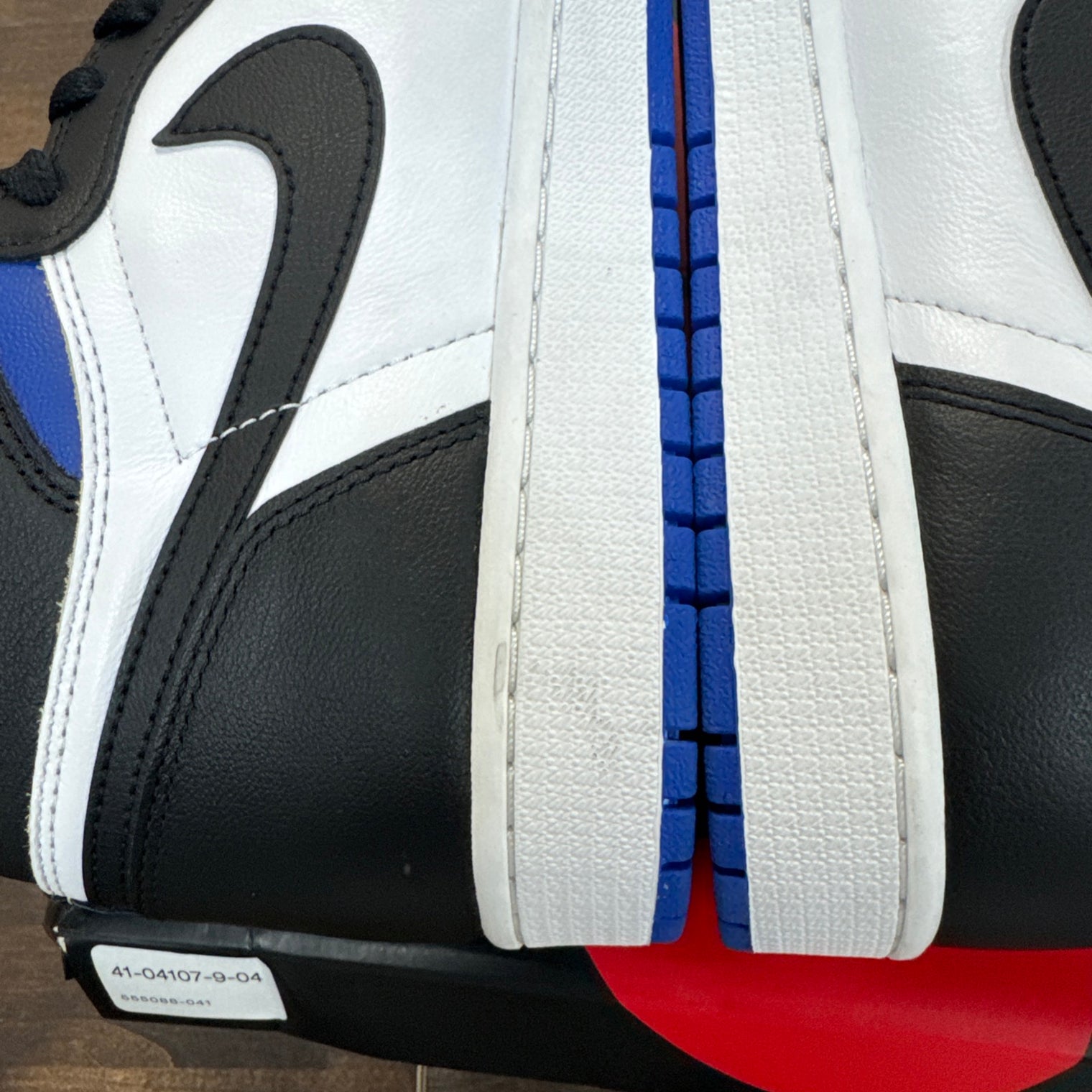 Royal Toe Jordan 1 Retro High (Damaged box, markings)