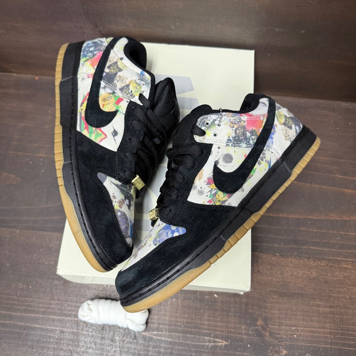 Nike SB Dunk Low Supreme Rammellzee Size 10 (Pre-Owned) - tag