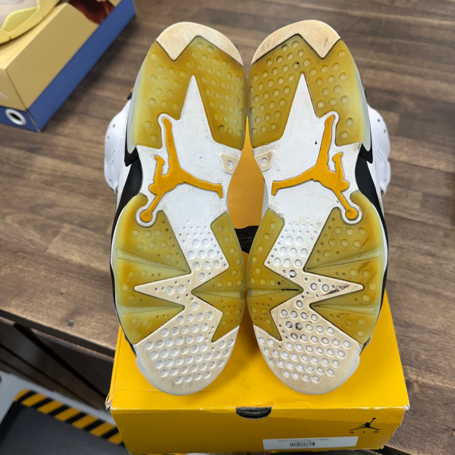 Yellow Ochre Jordan 6 (USED)