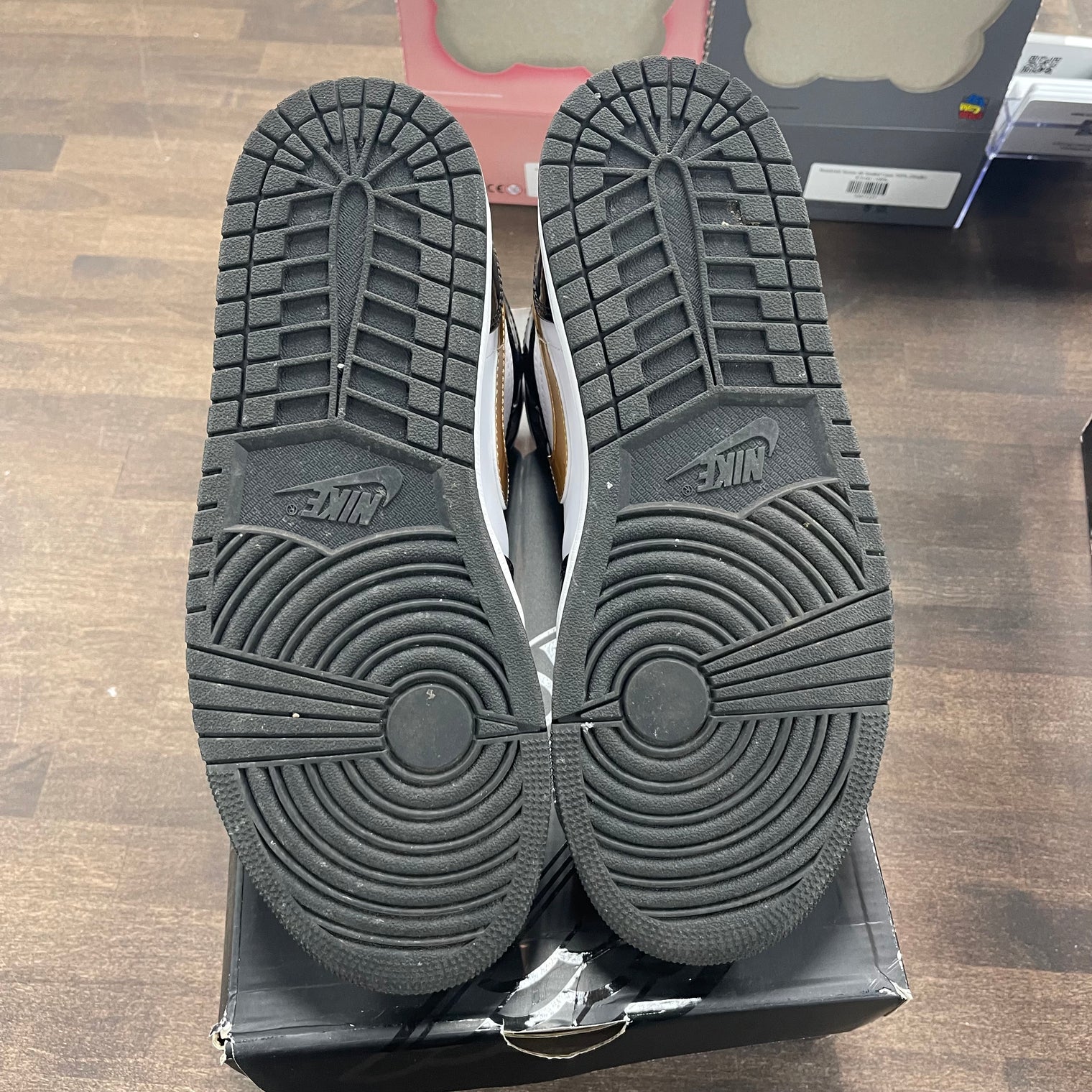 Patent Gold Jordan 1 Mid (USED)