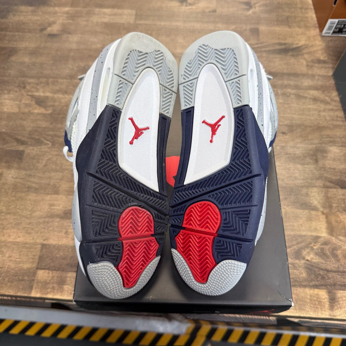 Jordan 4 Retro Midnight Navy (GS) Size 6.5Y (Pre-Owned) - Image 5