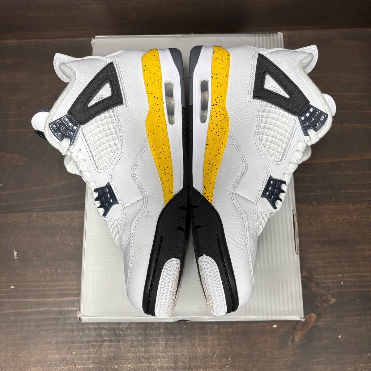 Jordan 4 Retro Rare Air Tour Yellow Size 8 (Pre-Owned) - tag