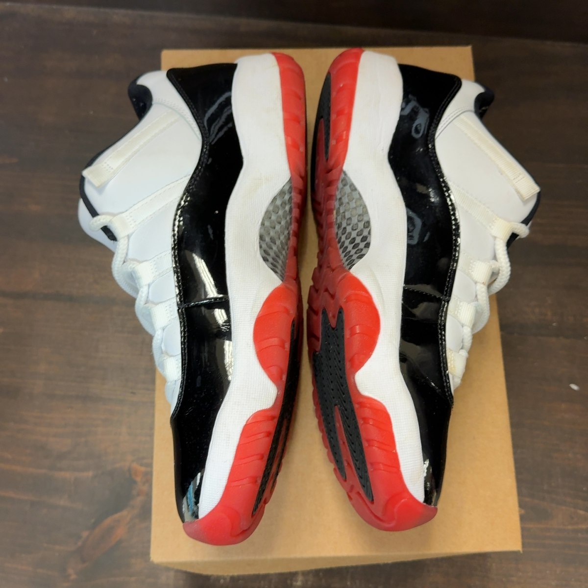 Jordan 11 Retro Low Concord Bred Size 9.5 (Pre-Owned) - Image 4