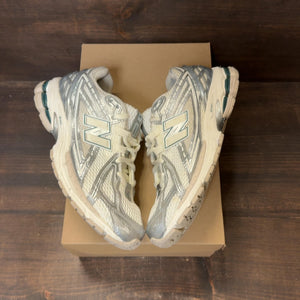 New Balance 1906R Silver Metallic Sea Salt Size 8.5 (Pre-Owned) - Image 2