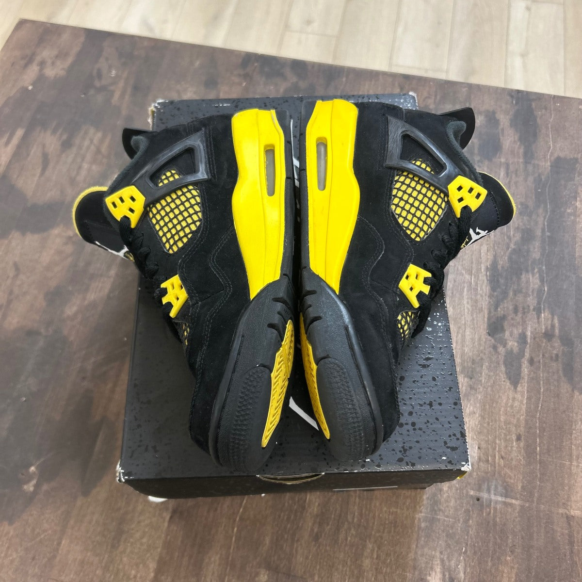 Jordan 4 Retro Thunder (2023) (Grade school) (US 5.5Y) (Lightly Worn) Size 5.5Y (Pre-Owned) - Image 3