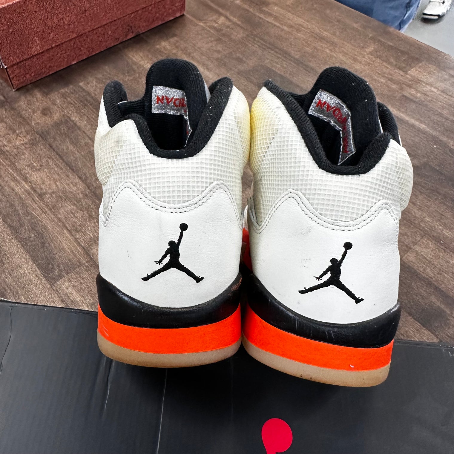 Shattered Backboard Jordan 5 (USED)