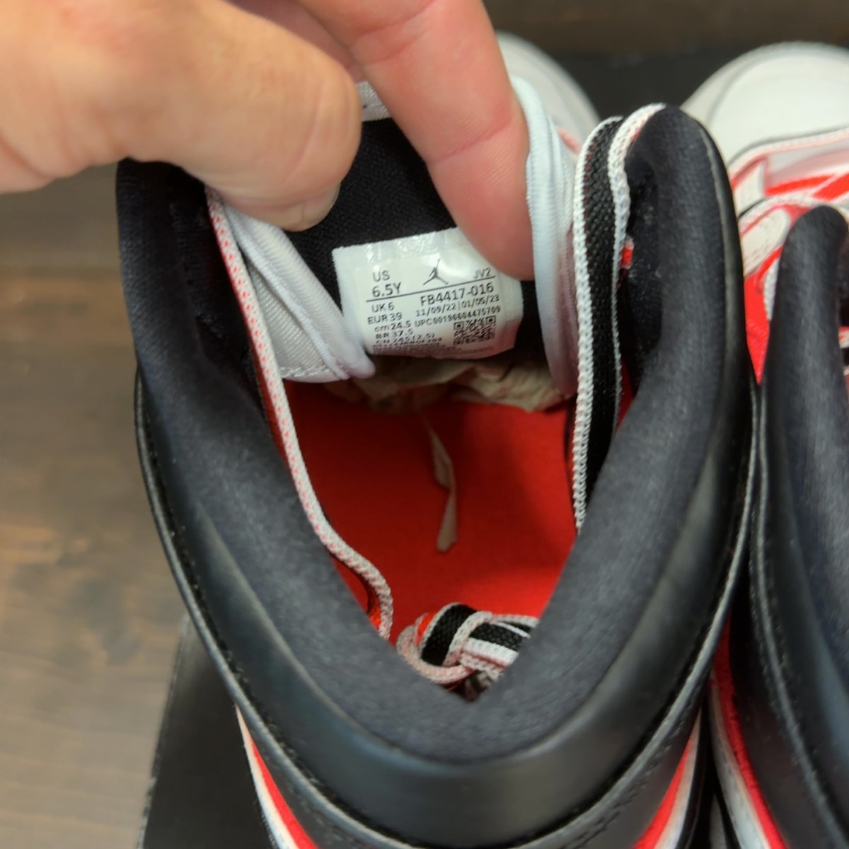 Jordan 1 Mid SE White Black Infrared (GS) - Image 7