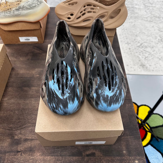 MX Carbon Yeezy Foam RNNR (USED, No Box)
