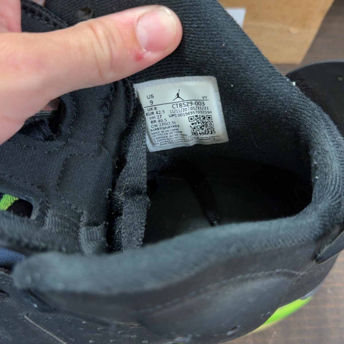 Jordan 6 Retro Electric Green Size 9 (Pre-Owned) - Image 7