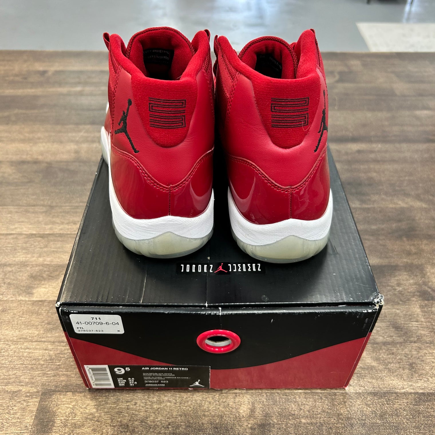 Win like 96 Jordan 11 Retro (USED)
