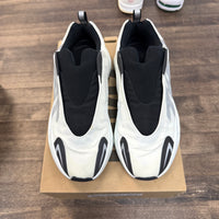 Laceless Analog Yeezy 700 MNVN (USED)