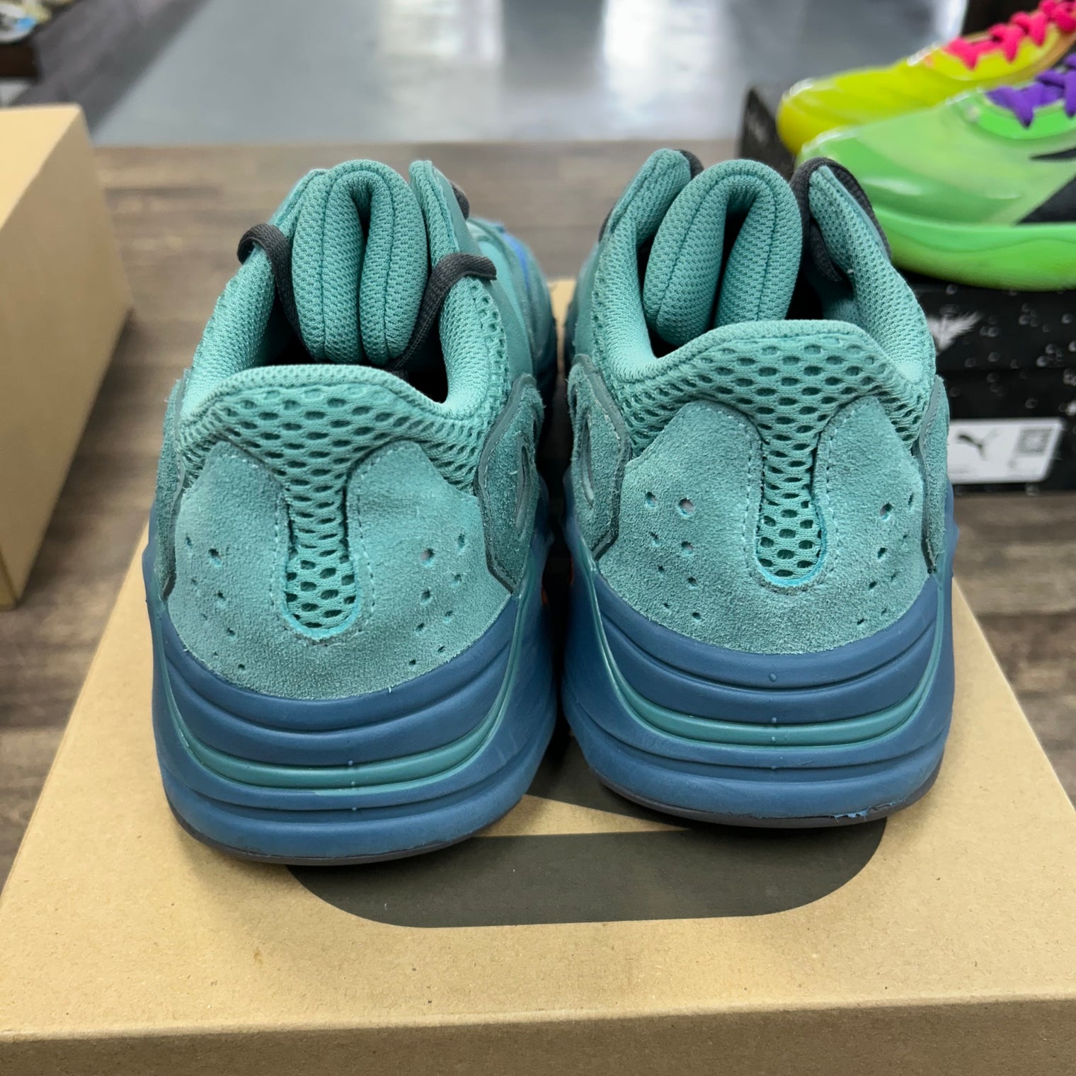 Fade Azure Yeezy 700 (USED)