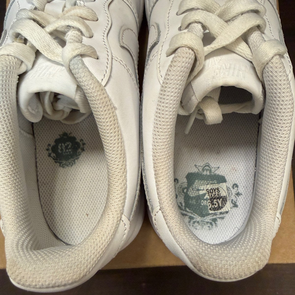 Nike Air Force 1 Low LE Triple White (GS) Size 6.5Y (Pre-Owned) - Image 5