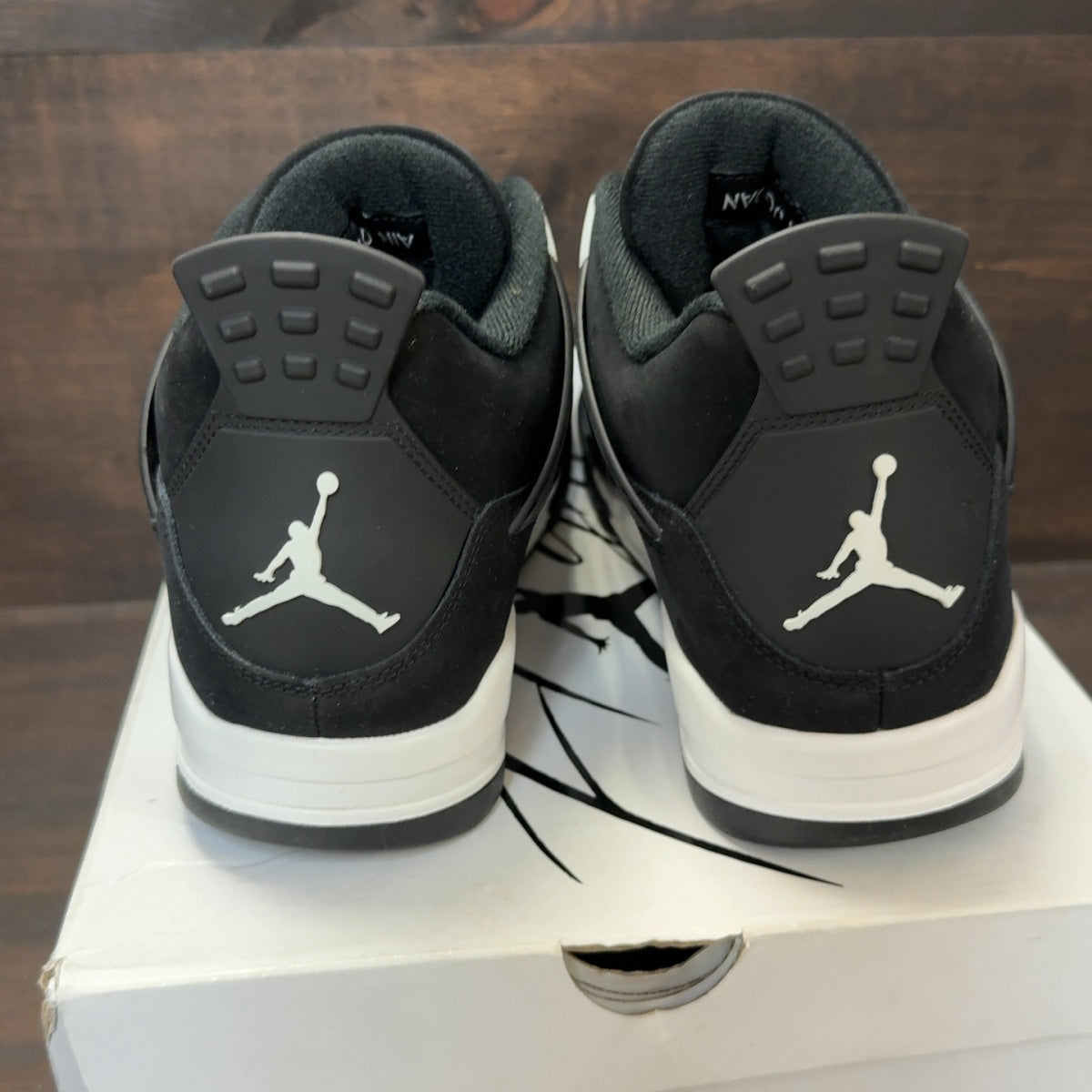 Jordan 4 Retro White Thunder - Image 4