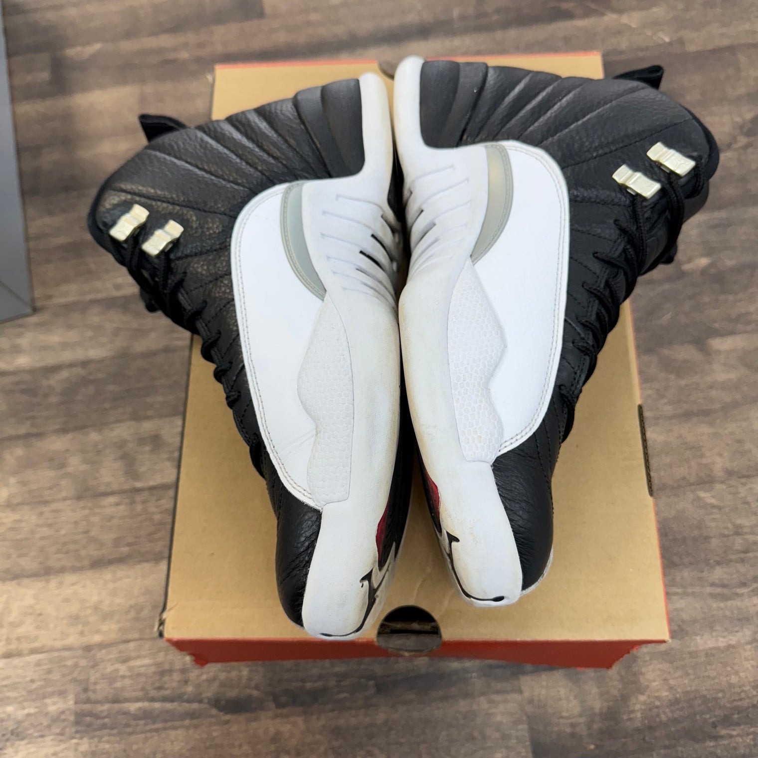 Playoff Jordan 12 Retro (USED)