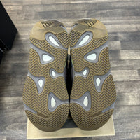 Mauve Yeezy 700 (USED)