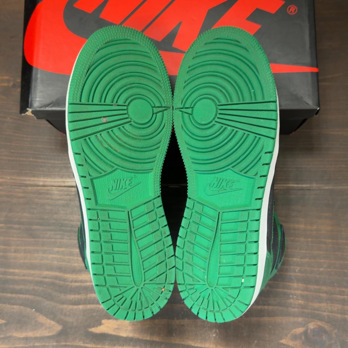 Jordan 1 Retro High Pine Green Black (GS) Size 5Y (Pre-Owned) - aux