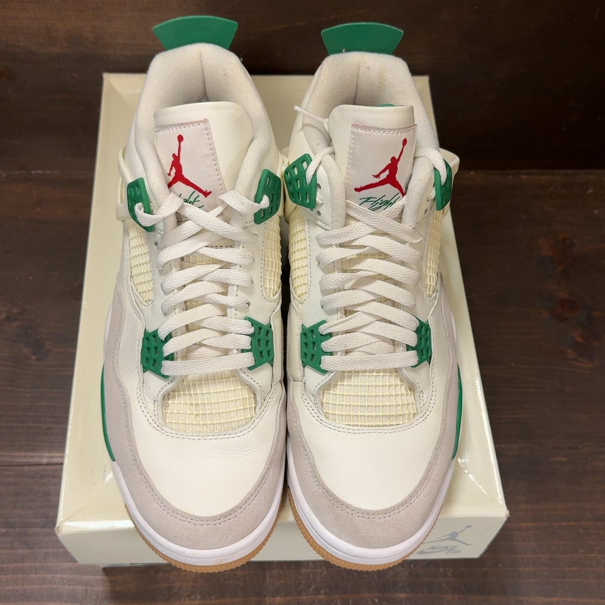 Jordan 4 Retro SB Pine Green Size 10 (Pre-Owned) - tag