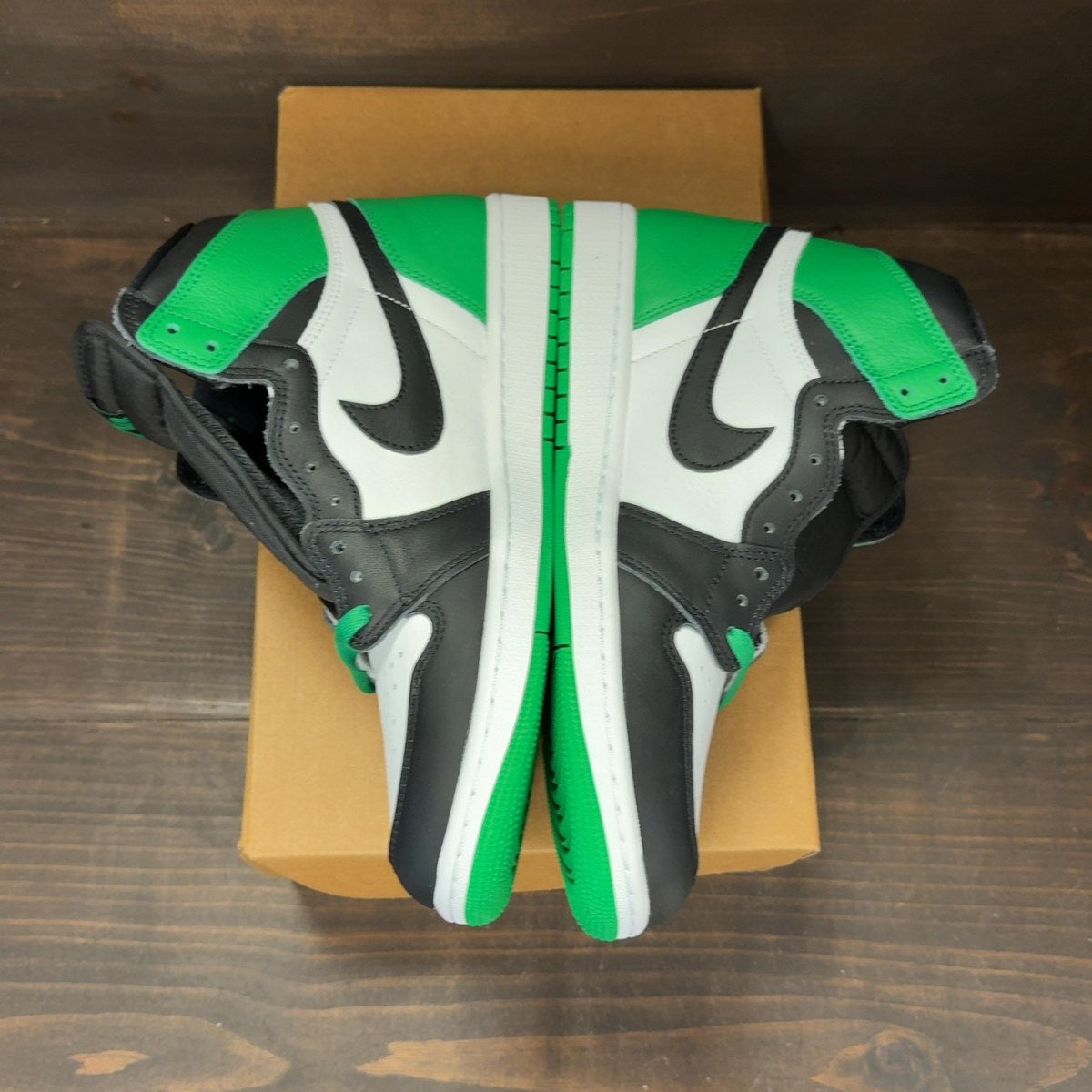 Jordan 1 Retro High OG Lucky Green Size 9.5 - Image 4