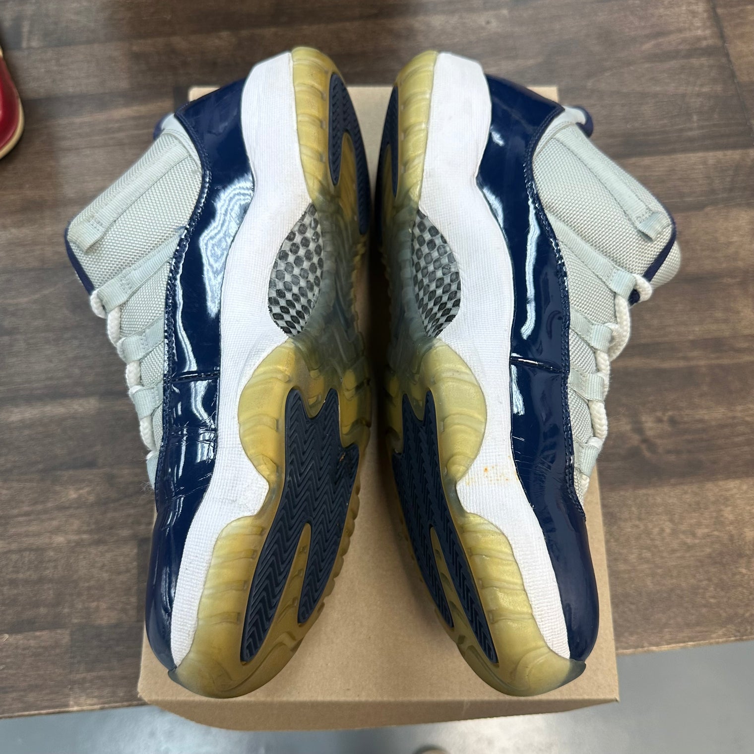 Georgetown Jordan 11 Low (USED,No Box)