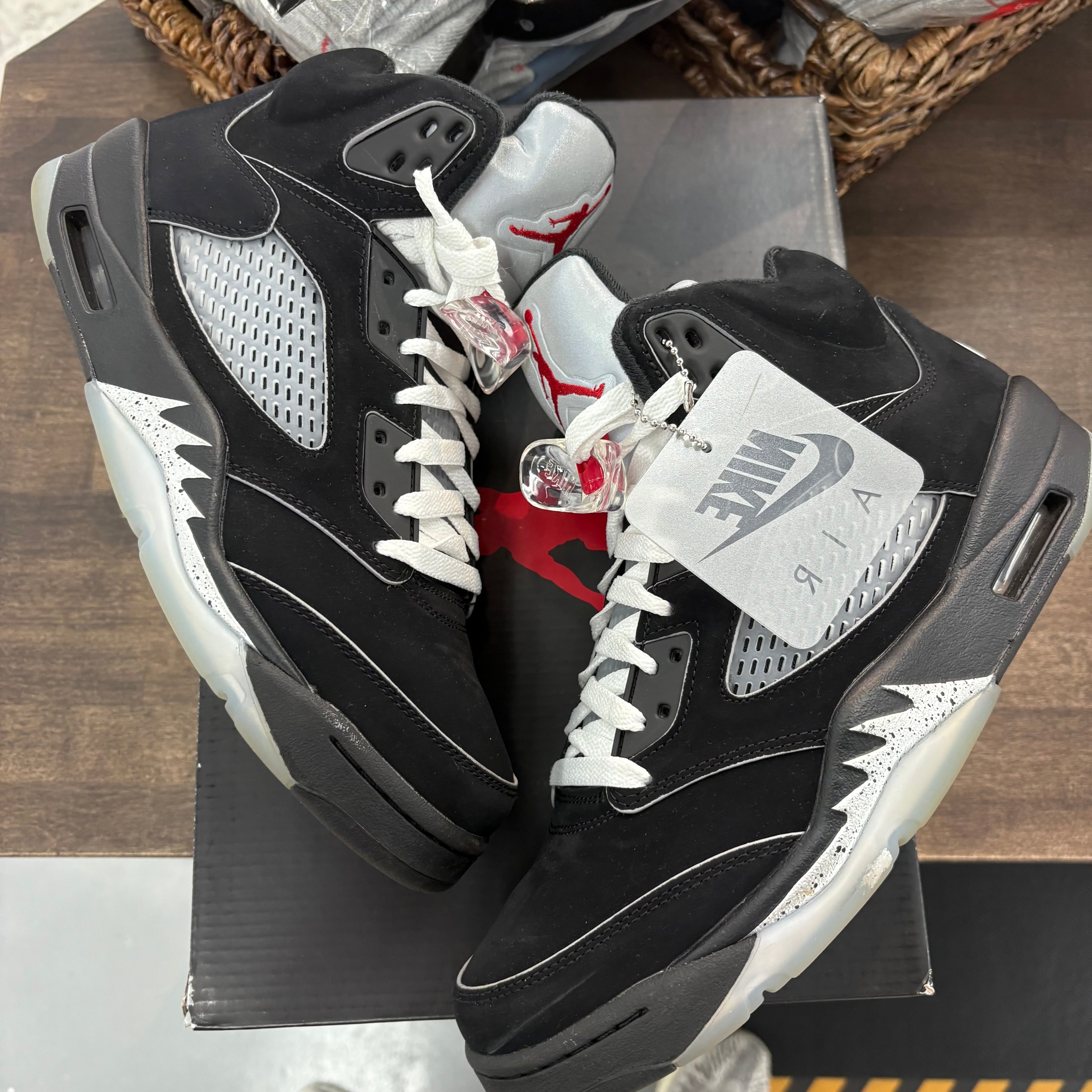Jordan Black Metallic Jordan 5 (2025) (USED) Size 9 (Pre-Owned) - Image 1