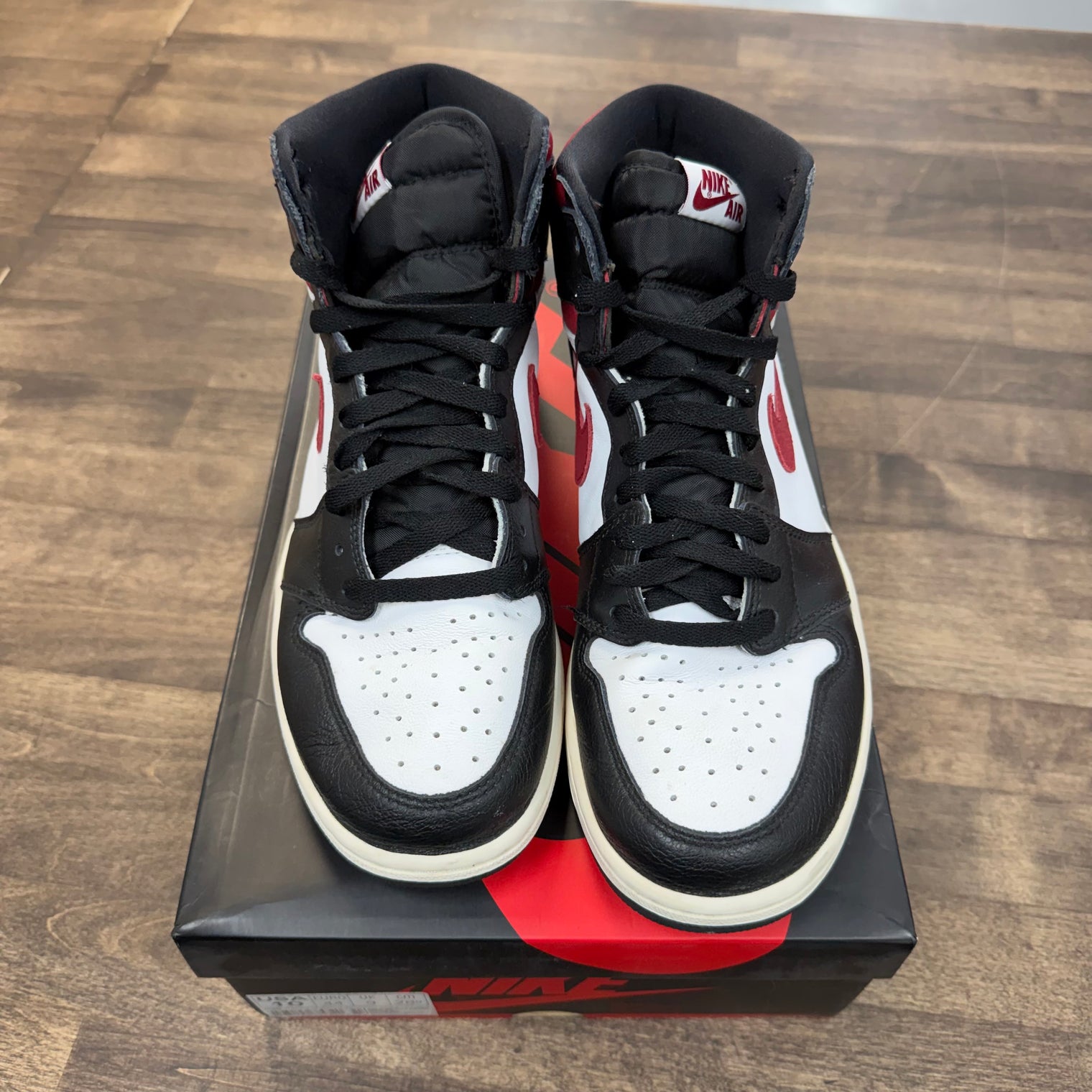 Gym Red Jordan 1 High (USED)
