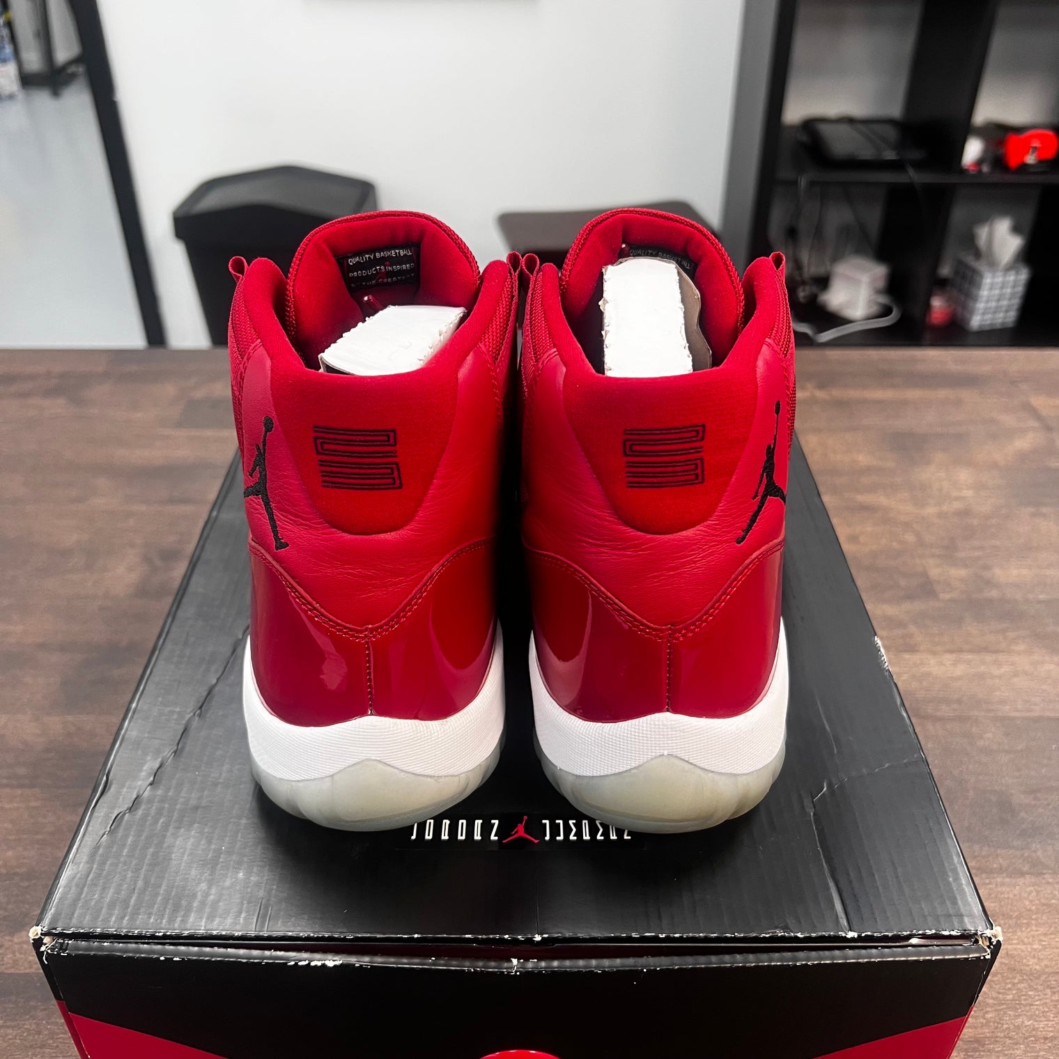 Win like 96 Jordan 11 (USED)