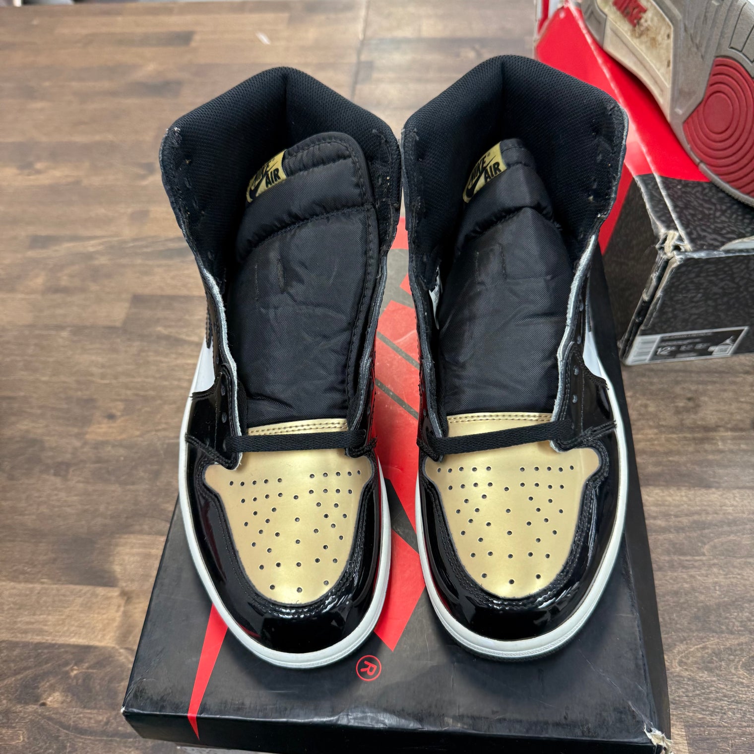 Patent Gold Jordan 1 High (USED)