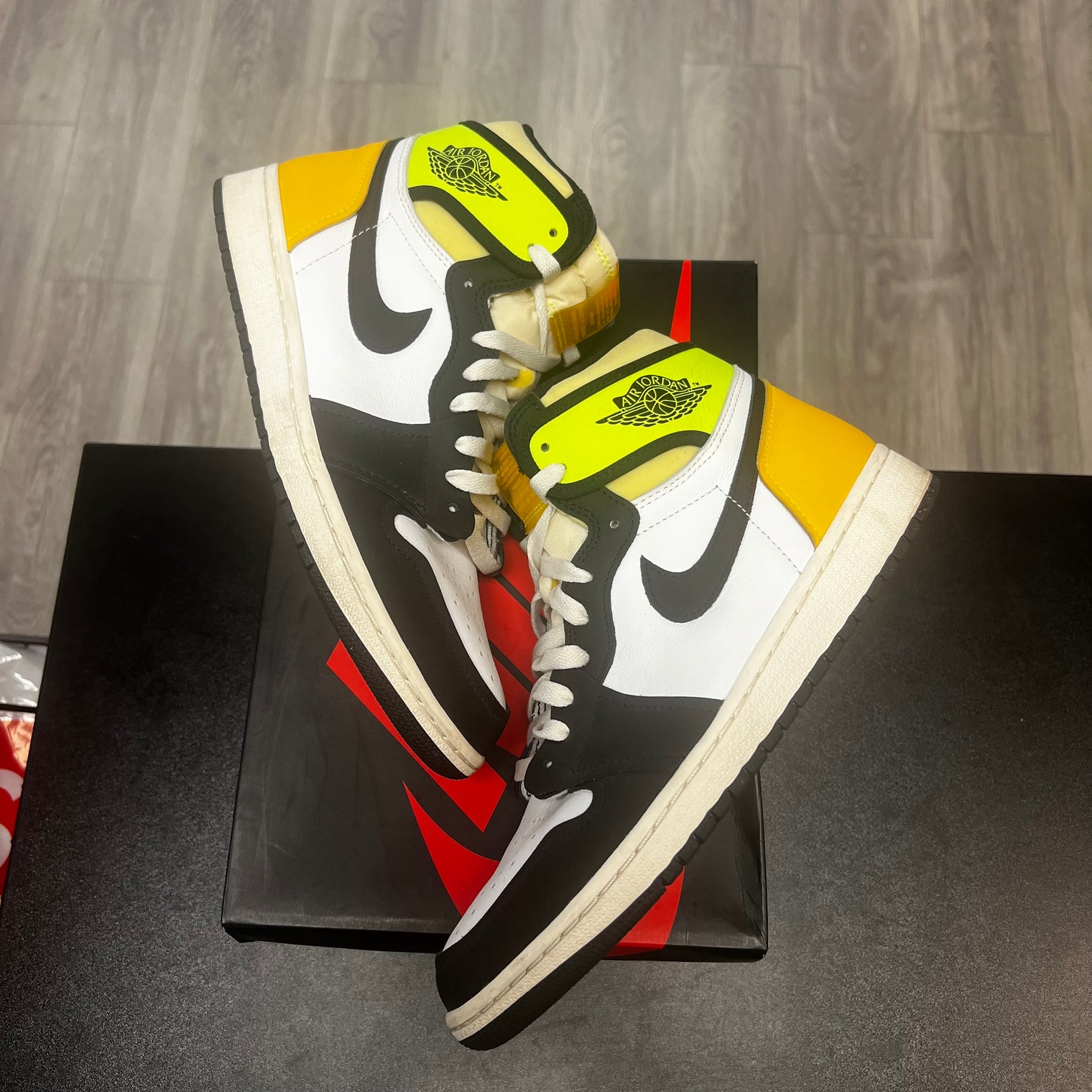 Volt Jordan 1 Retro High (USED)