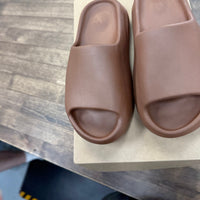 Flax Yeezy Slide (USED, No Box)