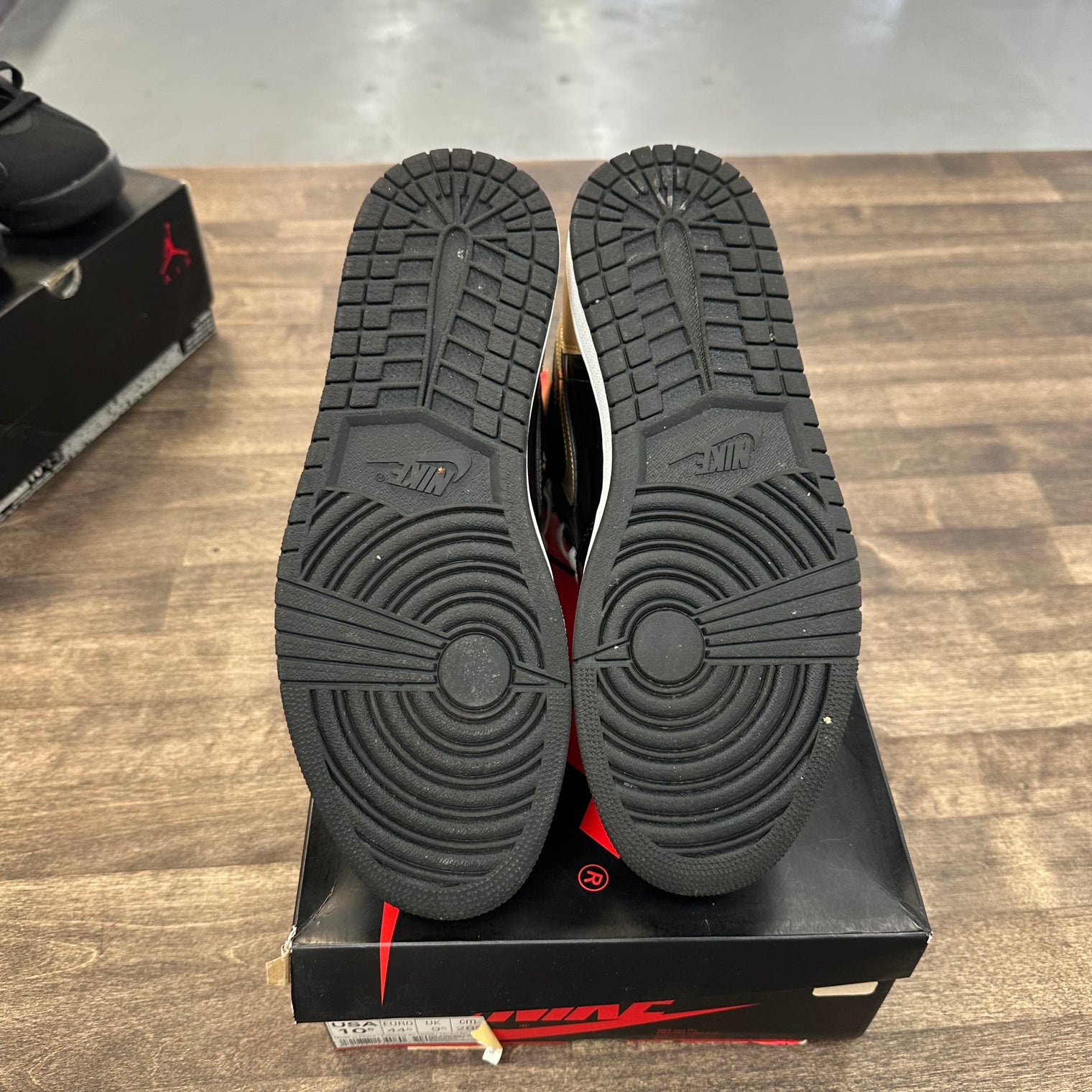 Patent Gold Jordan 1 High (USED)