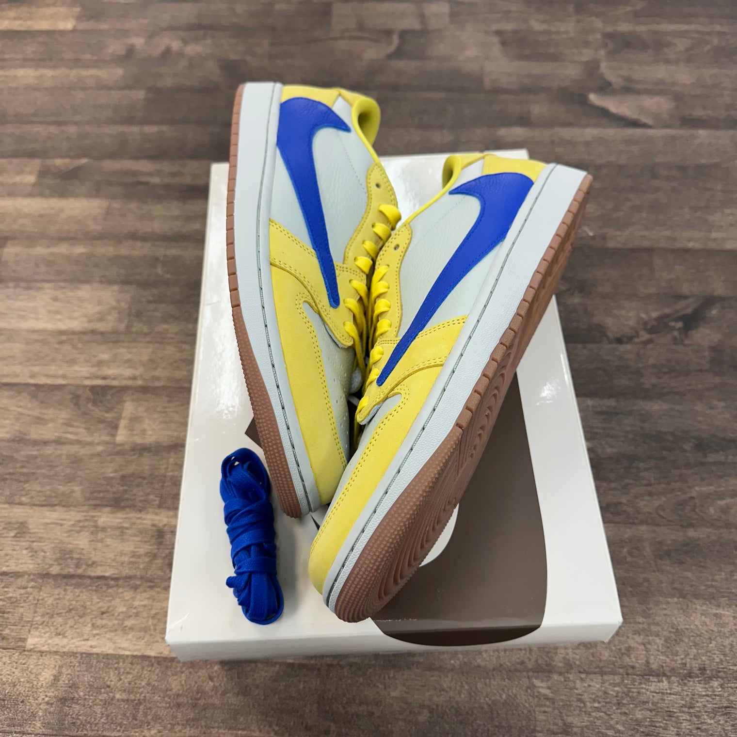 (W) Canary Travis Scott Jordan 1 Low OG (USED)