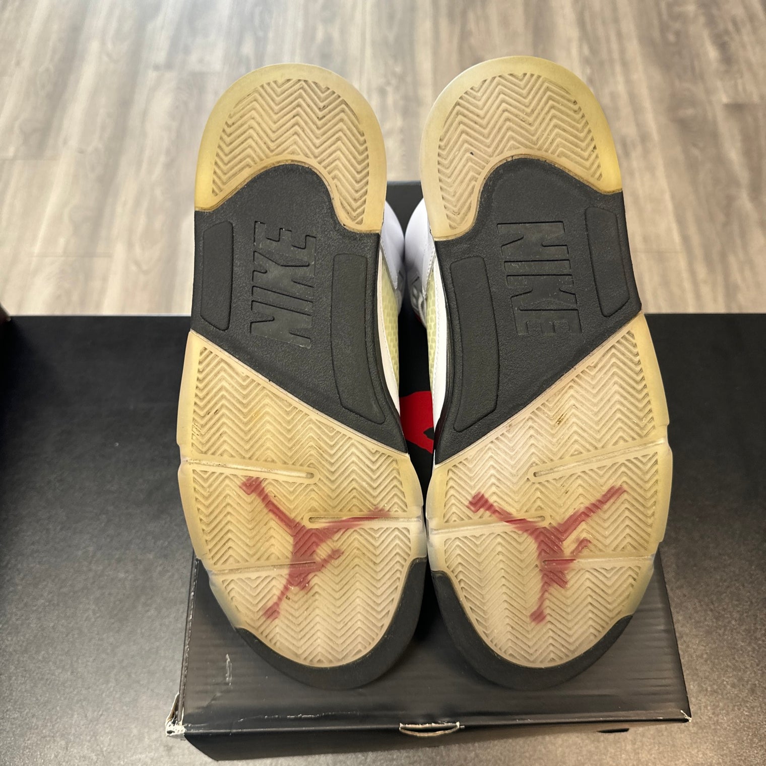 Jordan 5 Fire Red (USED) (Replacement box)