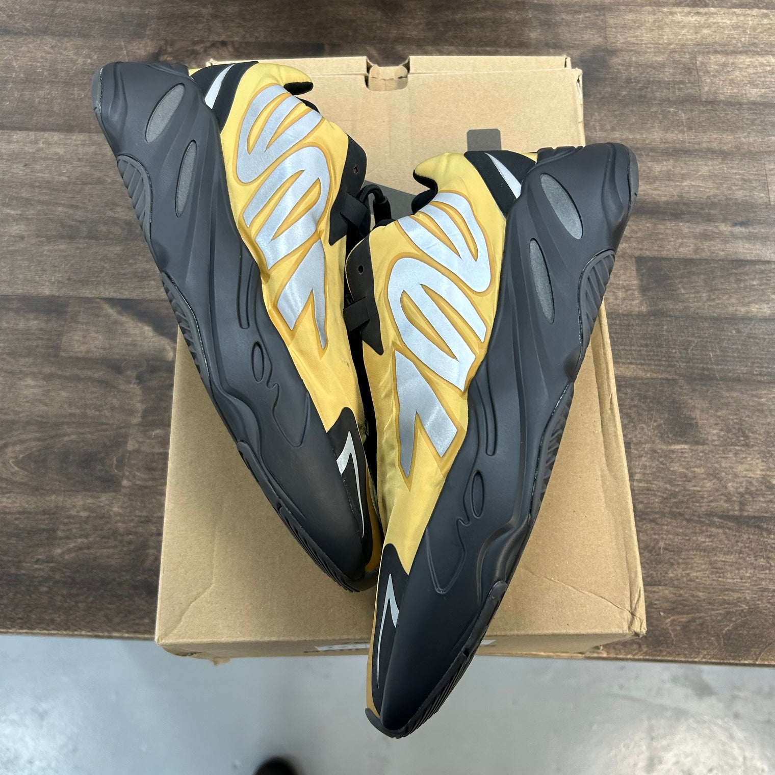 Honey Flux Yeezy 700 MNVN (USED)