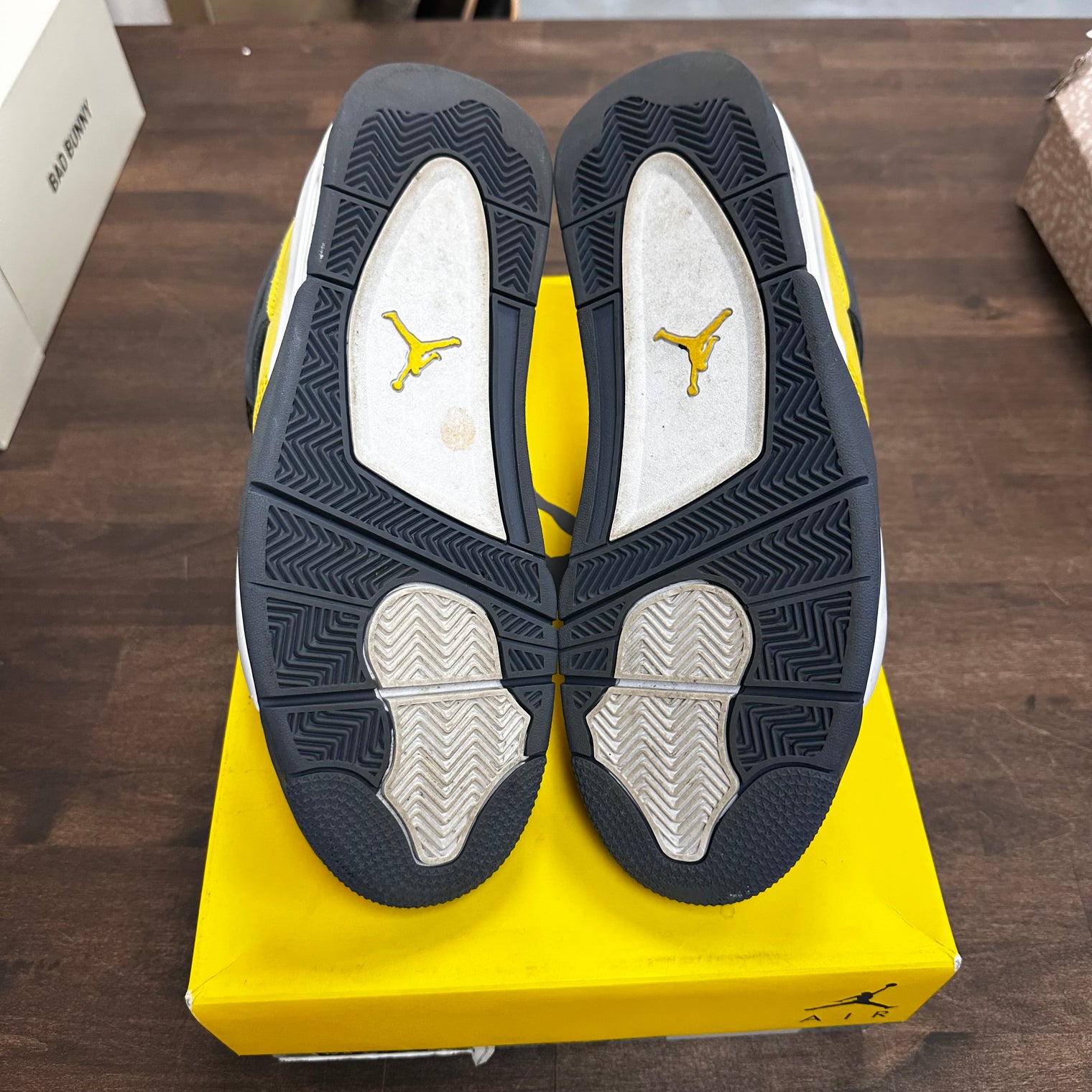 Lightning Jordan 4 (USED)