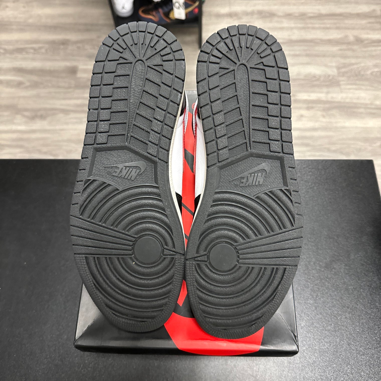 Gym Red Jordan 1 High (USED)