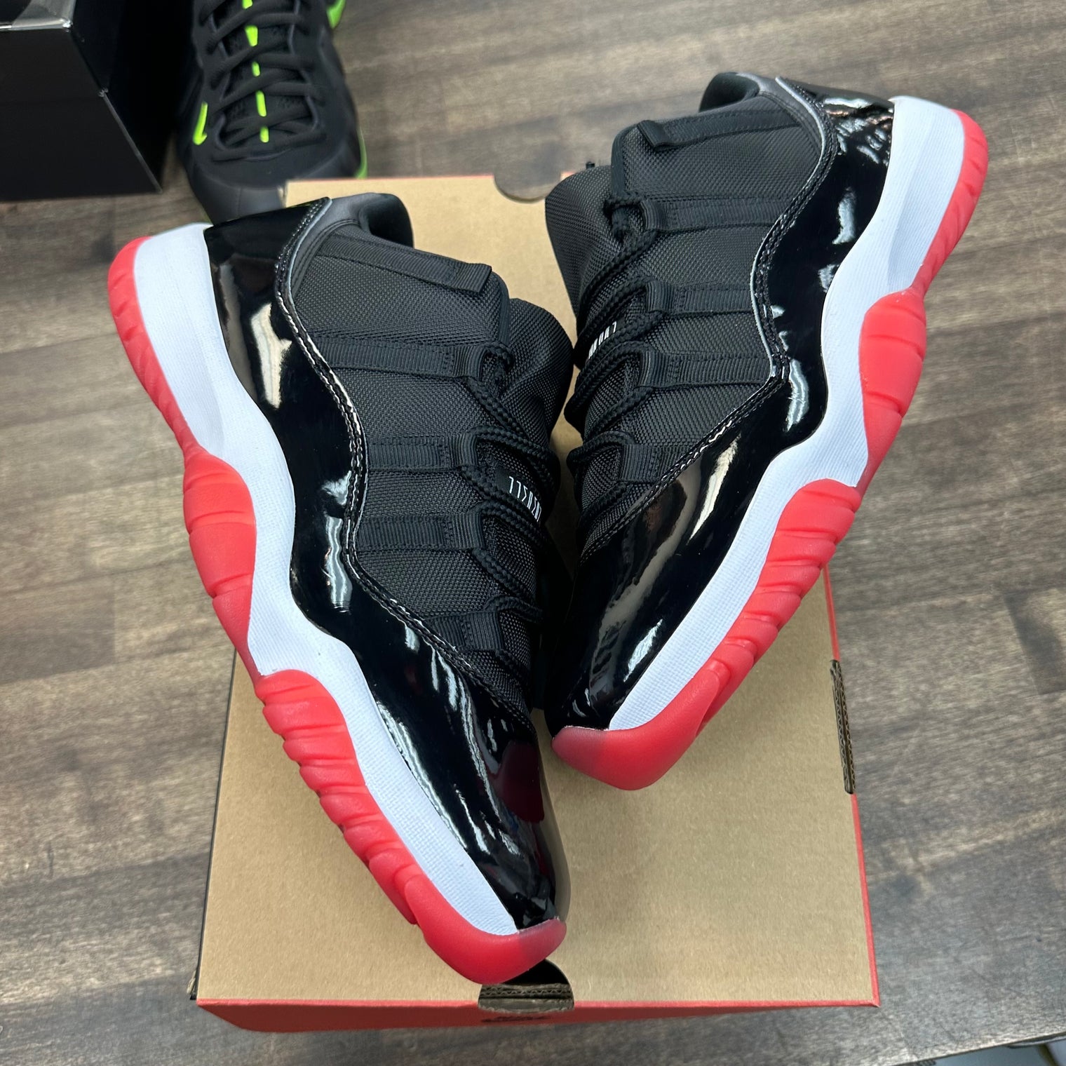 Bred Jordan 11 Low (USED)