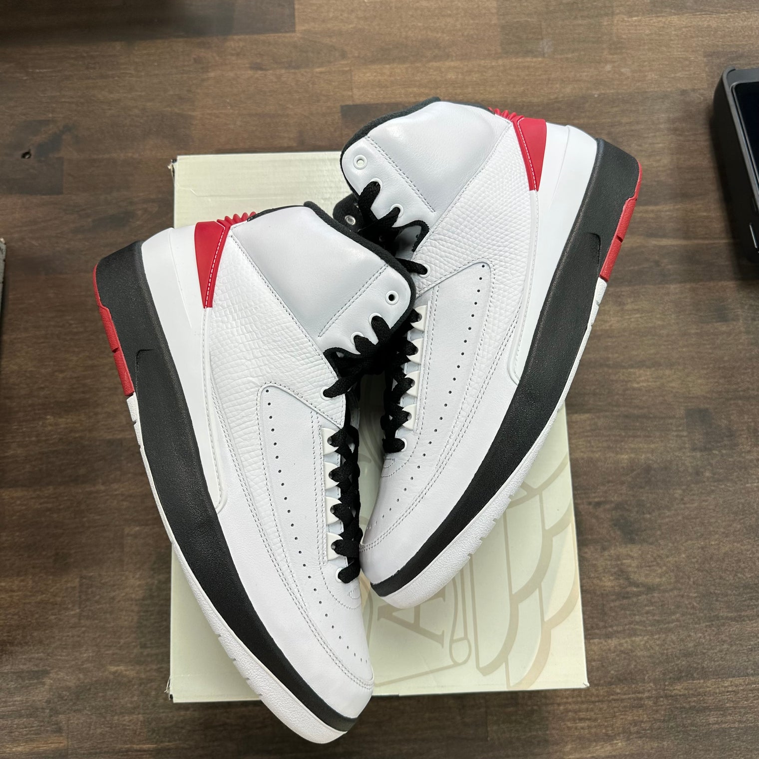 Jordan 2 Retro OG Chicago (2022) (USED)