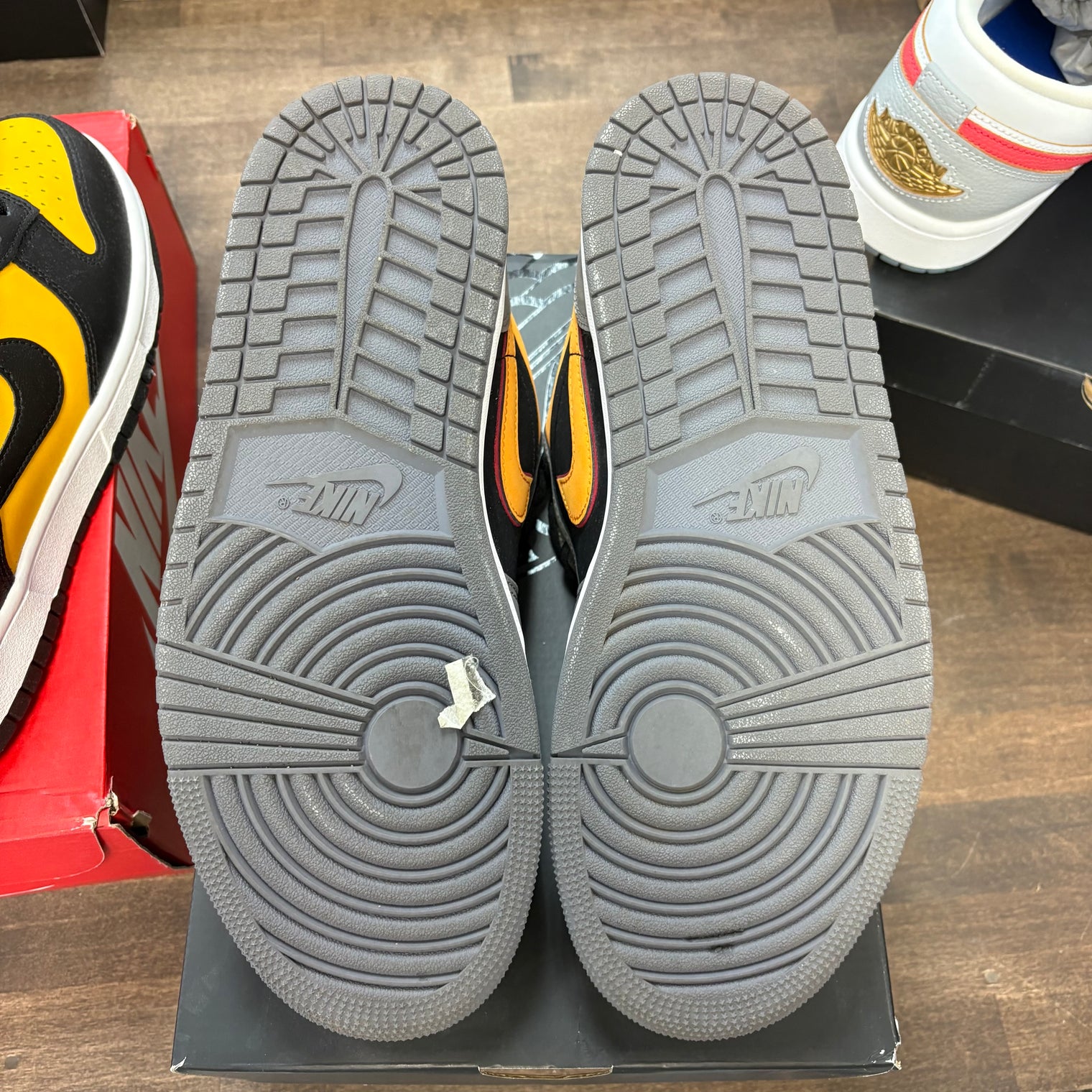 Light Graphite Jordan 1 Low SE (USED)