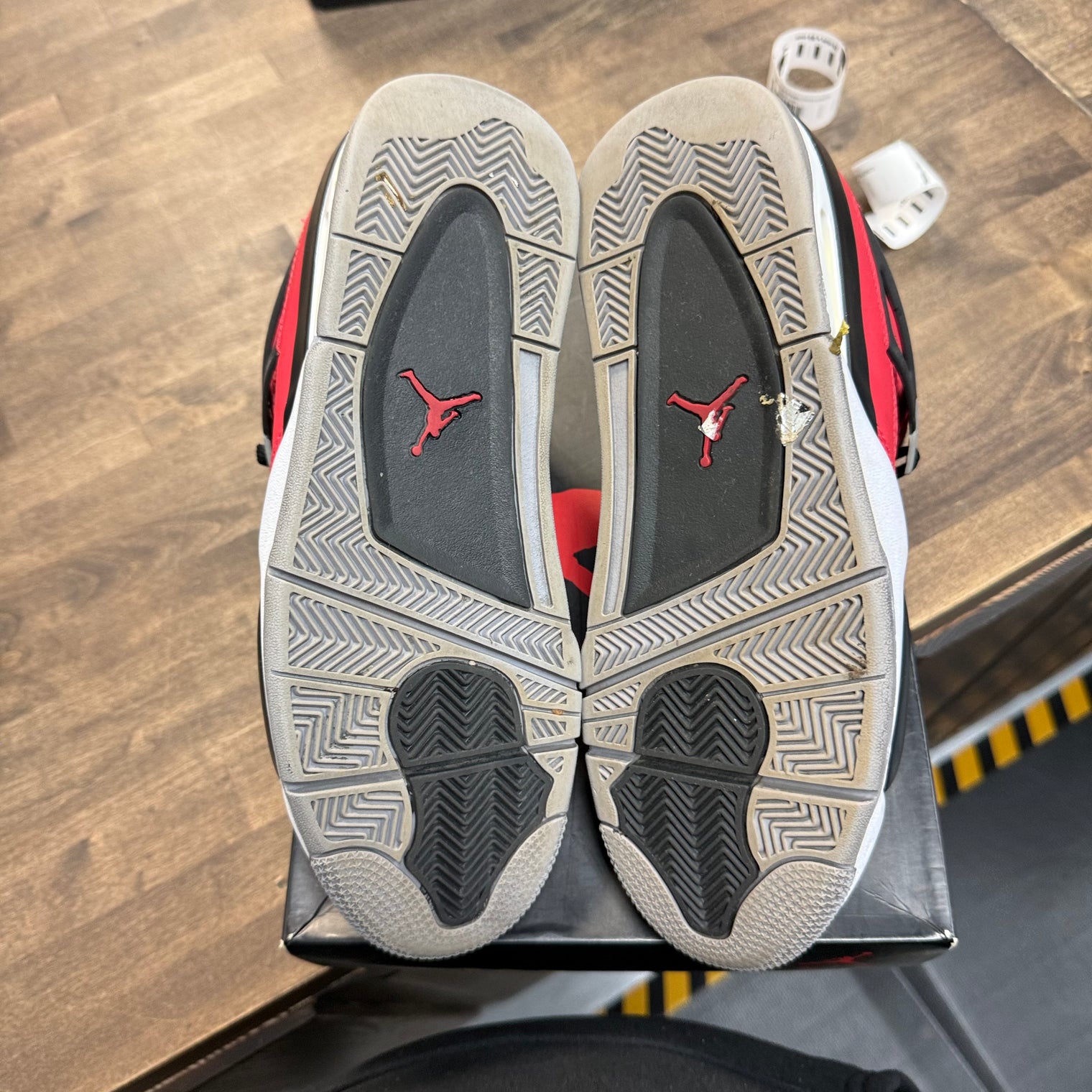 Toro Jordan 4 Retro (USED)