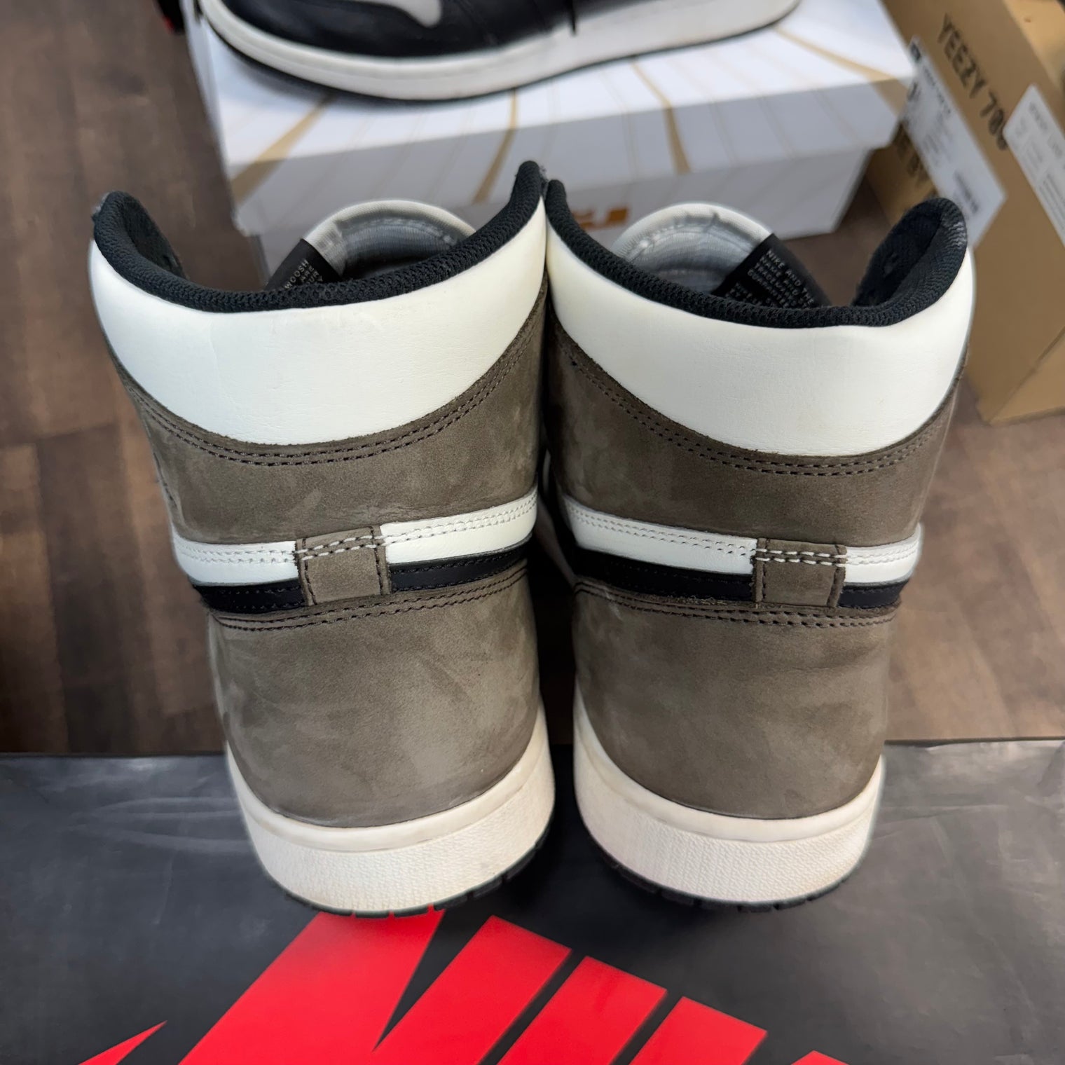 Dark Mocha Jordan 1 High (USED)