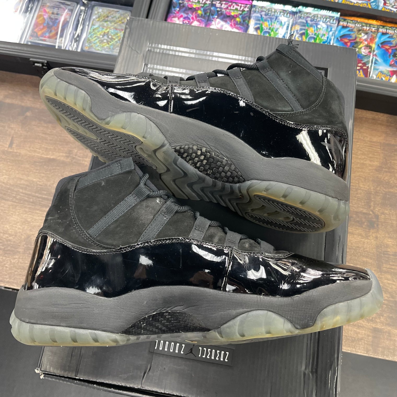 Cap and Gown Jordan 11 (USED)