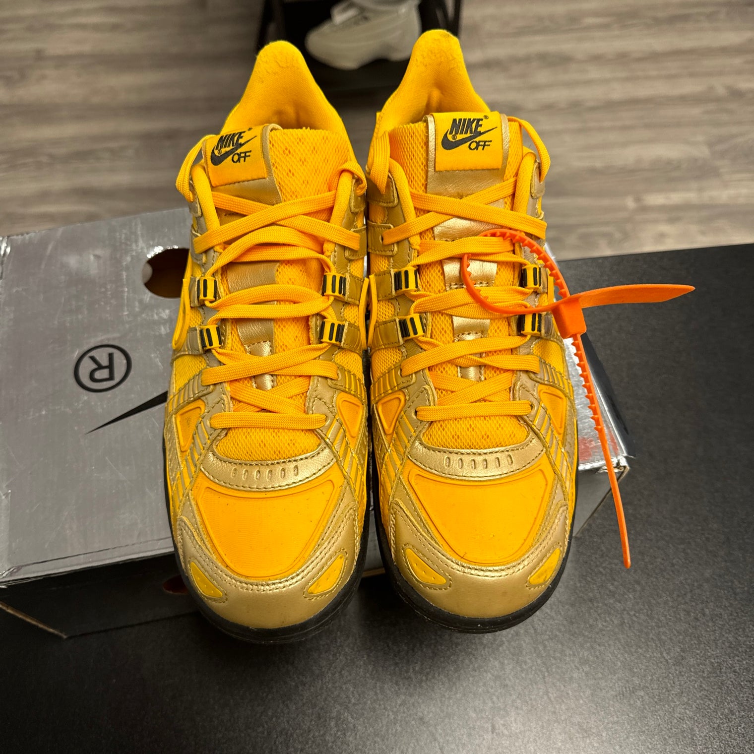 Off White Dunk Low University Gold (USED)