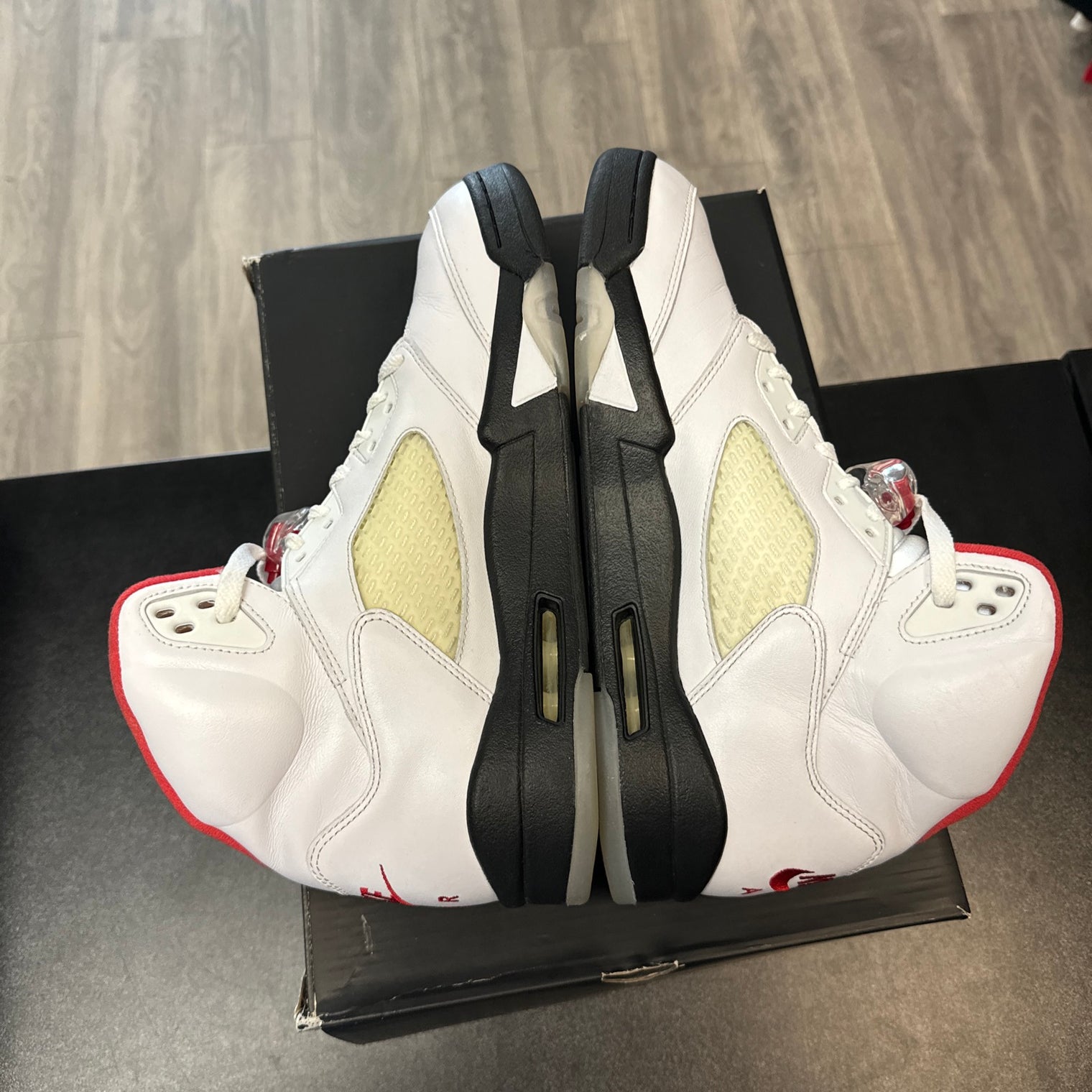 Jordan 5 Fire Red (USED) (Replacement box)