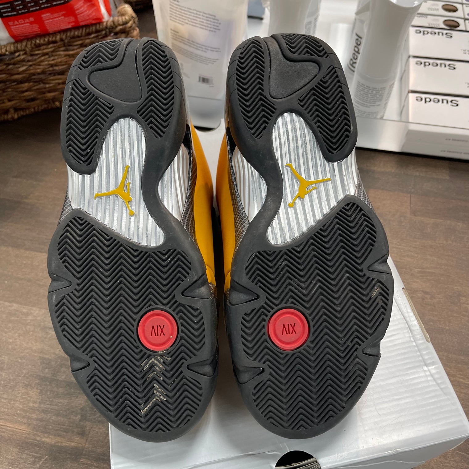 University Gold Jordan 14 (USED)
