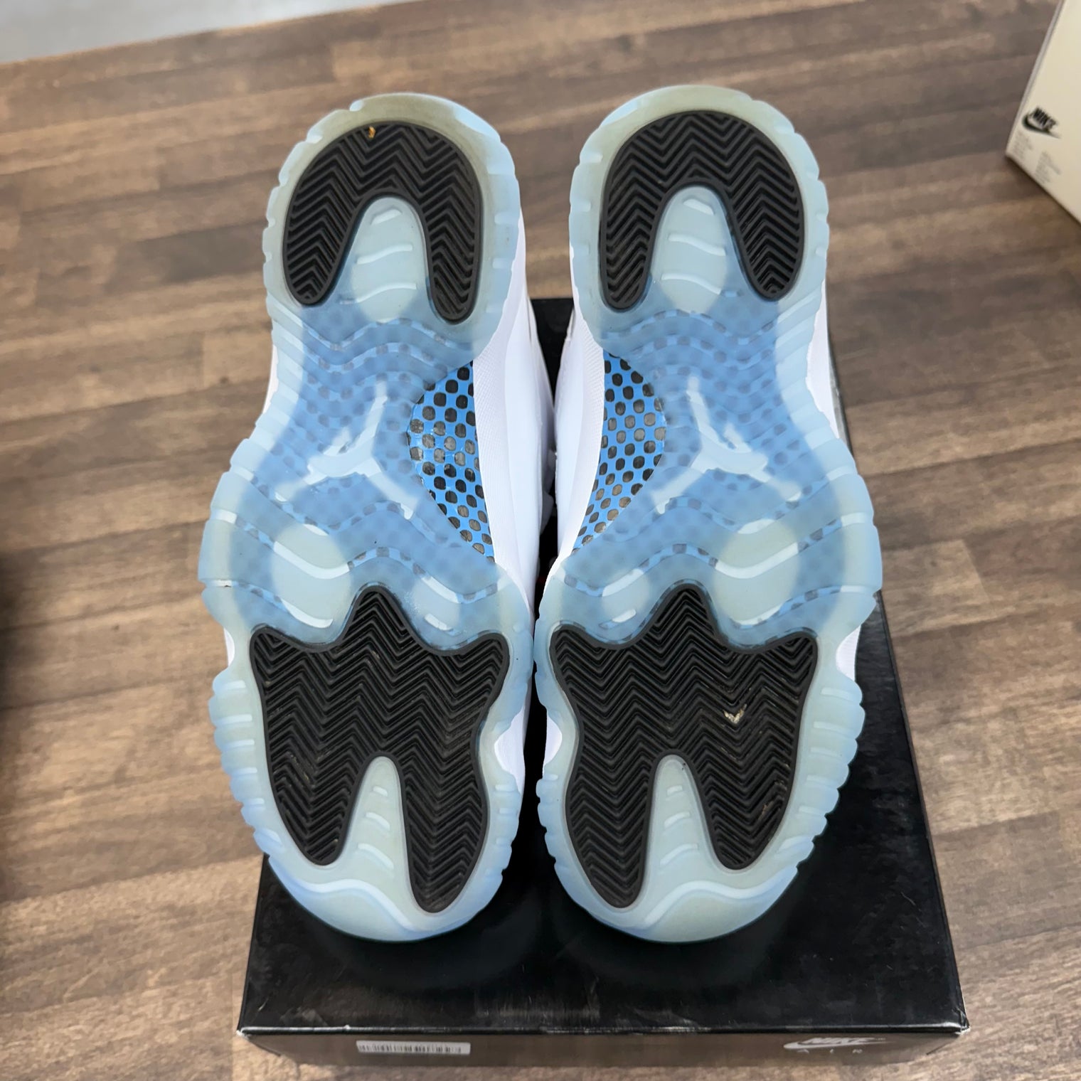 Legend Blue Jordan 11 (2025) (USED)