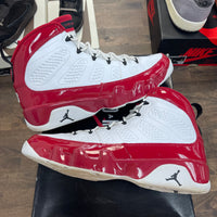 Gym Red Jordan 9 (USED)